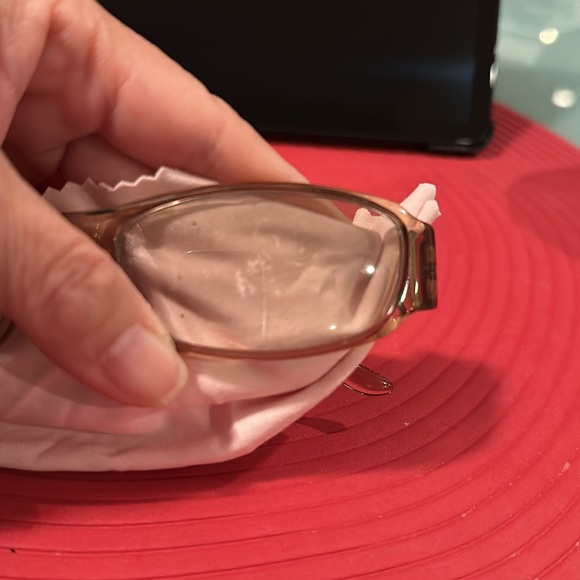 Gucci Glasses - Picture 6 of 6